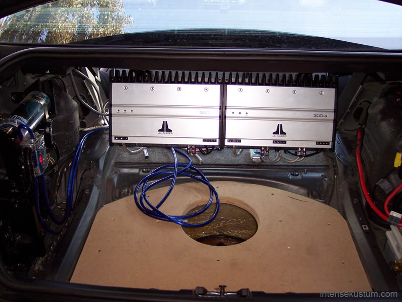 BMW 3 Series Stereo Install (2)